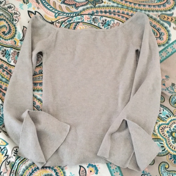 Off the shoulder sweater - Picture 1 of 5